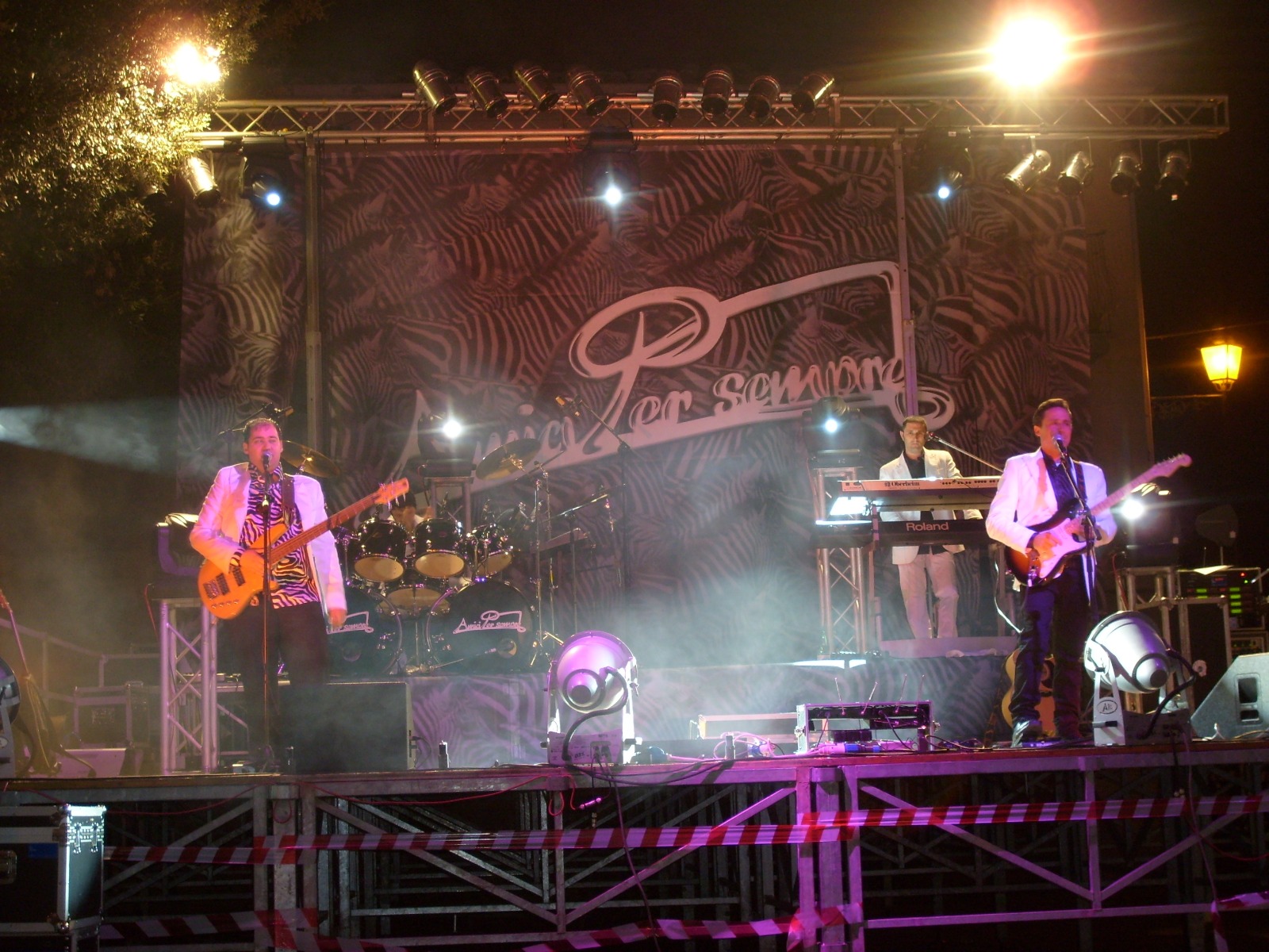 Scenografia zebrata – Amici Per Sempre live Viterbo